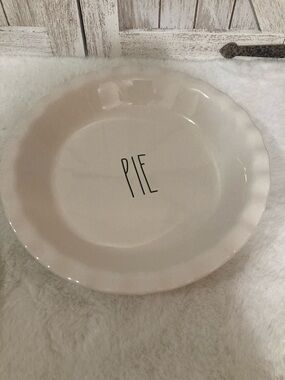 Rae Dunn Ceramic Pie Dish